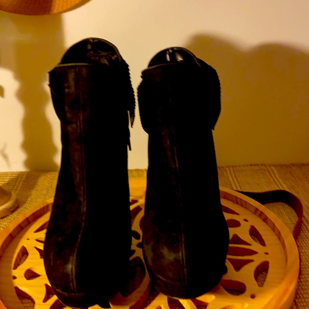 Black  boots